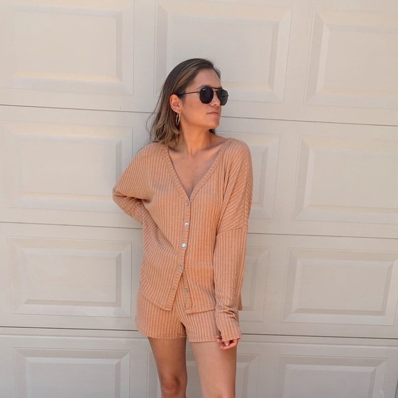 Lounge Set - Picture 2 of 3